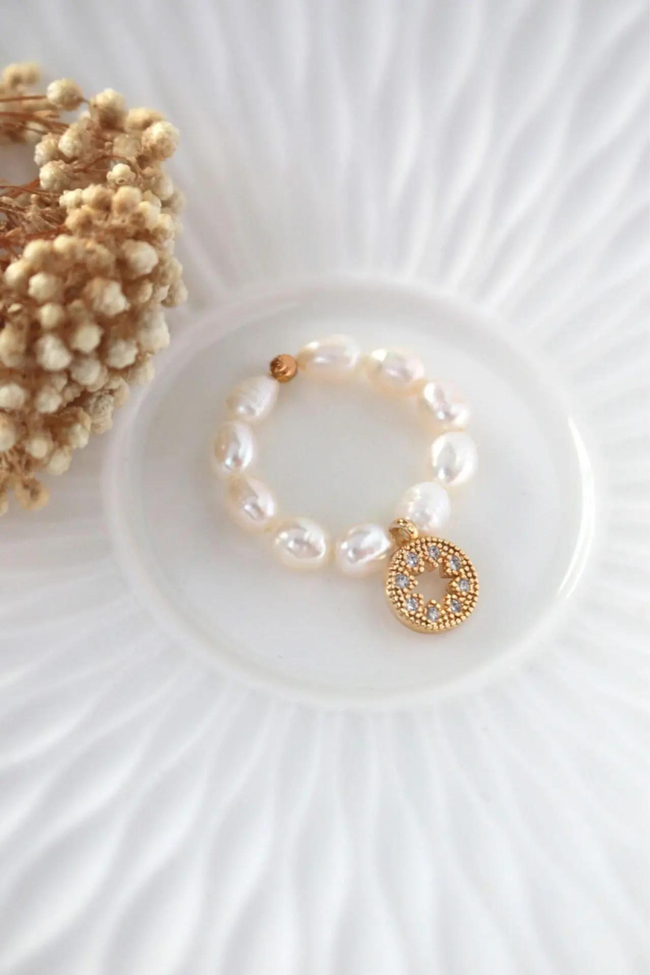 “Lucky Star” | Freshwater Pearls & 24K Star Elastic Ring